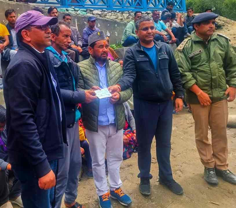धराली प्रभावितों को मिली मदद