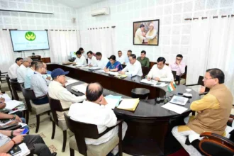 cm dhami in meeting