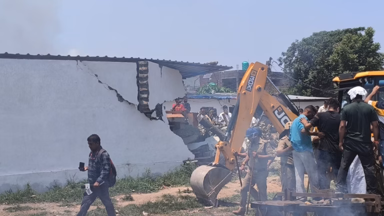 देहरादून में विकासनगर में बवाल
