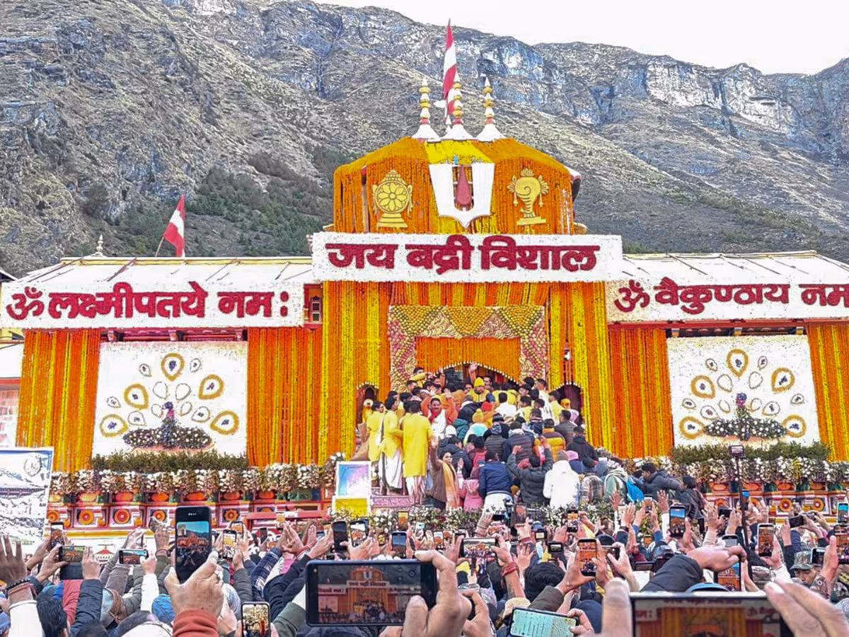 बद्रीनाथ में चढ़ावा चोरी!, कर्मचारी सस्पेंड, सीएम ने जांच बैठाई