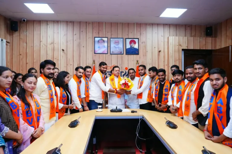ABVP पदाधिकारियों से मिले सीएम धामी