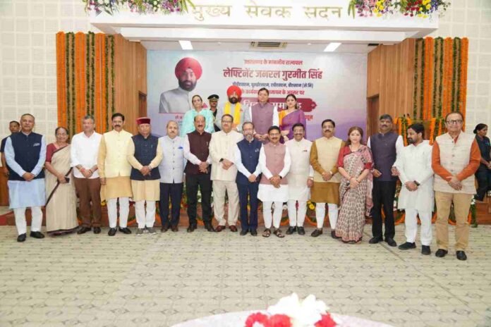 cm dhami and gurmeet sing सीएम पुष्कर सिंह धामी और राज्यपाल गुरमीत सिंह विदाई समारोह।