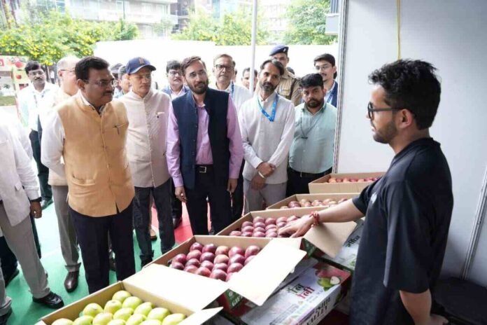 cs anand wadhan in apple mahotsav (1) cs anand wadhan in apple mahotsav (1)