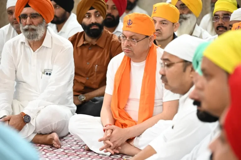 नानकमत्ता गुरुद्वारे में पहुंचे सीएम धामी